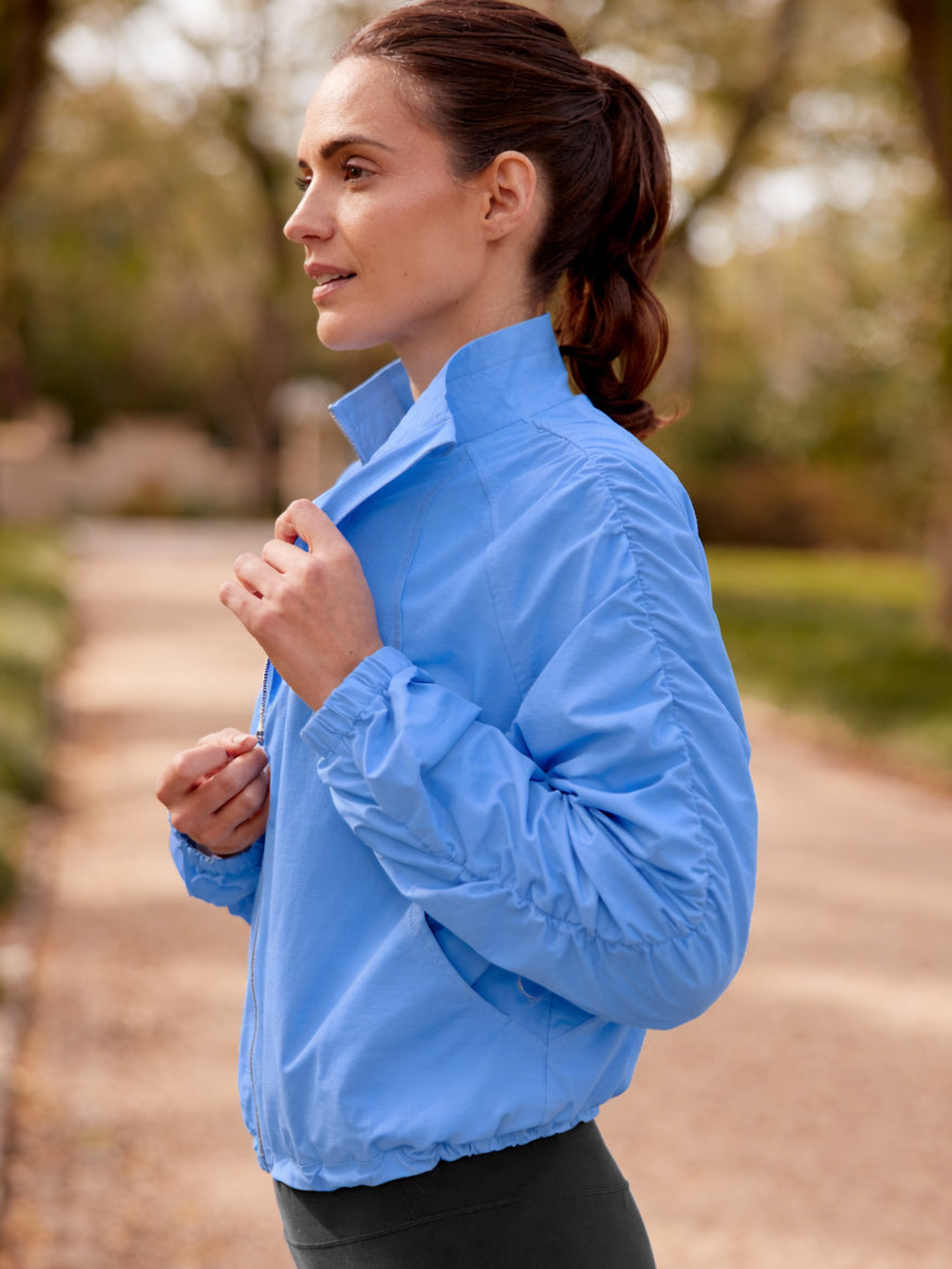 Jet Set Ruched Windbreaker – tasc Performance