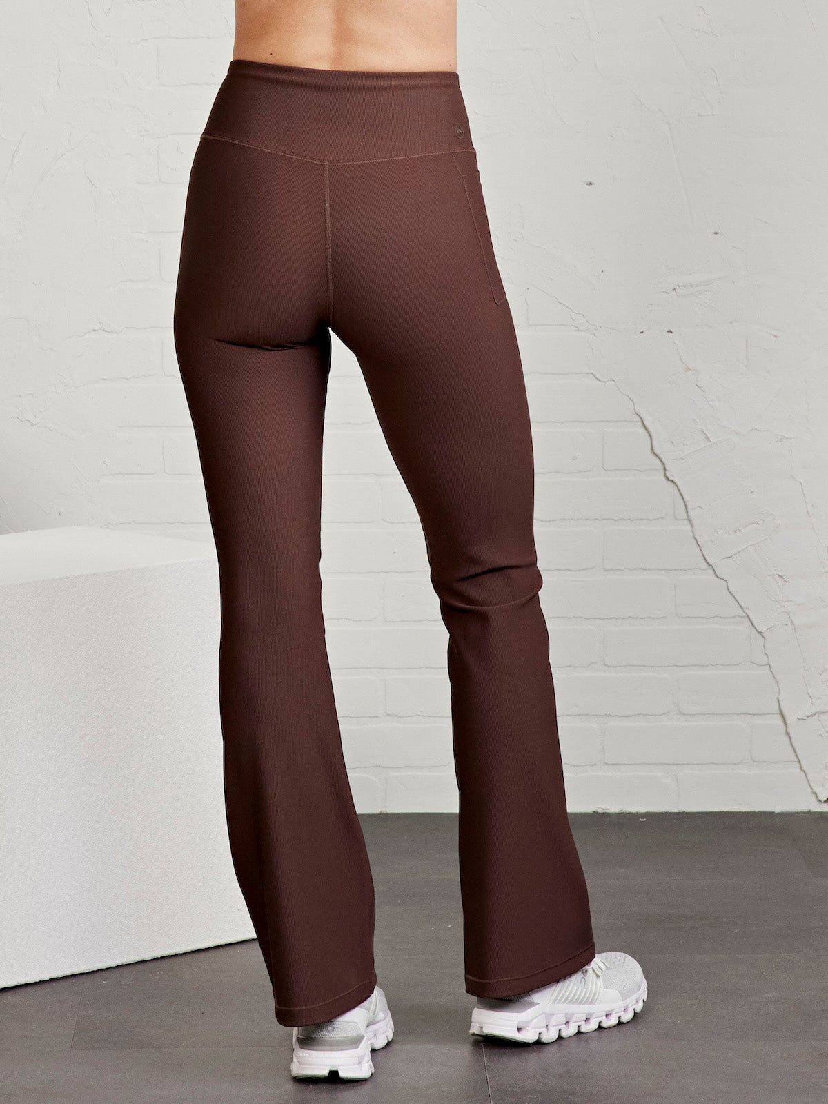 Sculptive Rib Pocket Flare Pant - tasc Performance (Mocha)