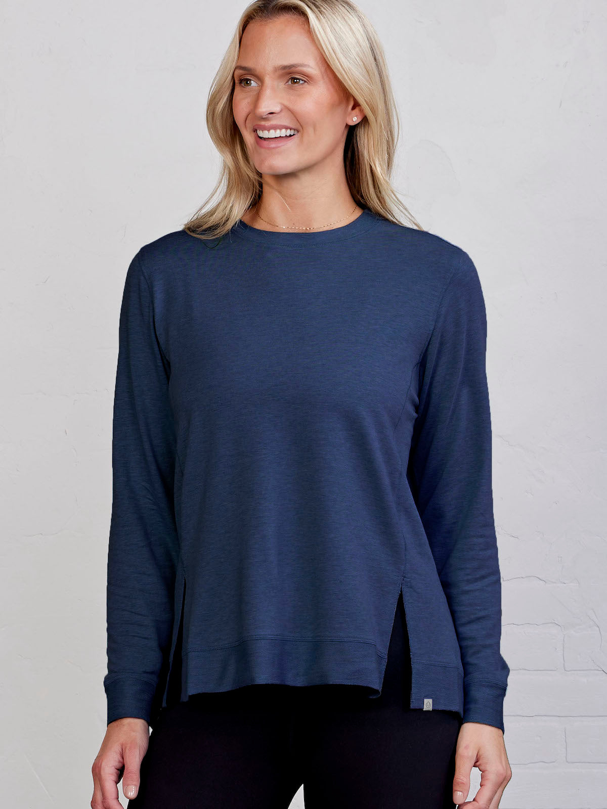 Riverwalk Sweatshirt 2.0 - tasc Performance (ClassicNavyHeather)