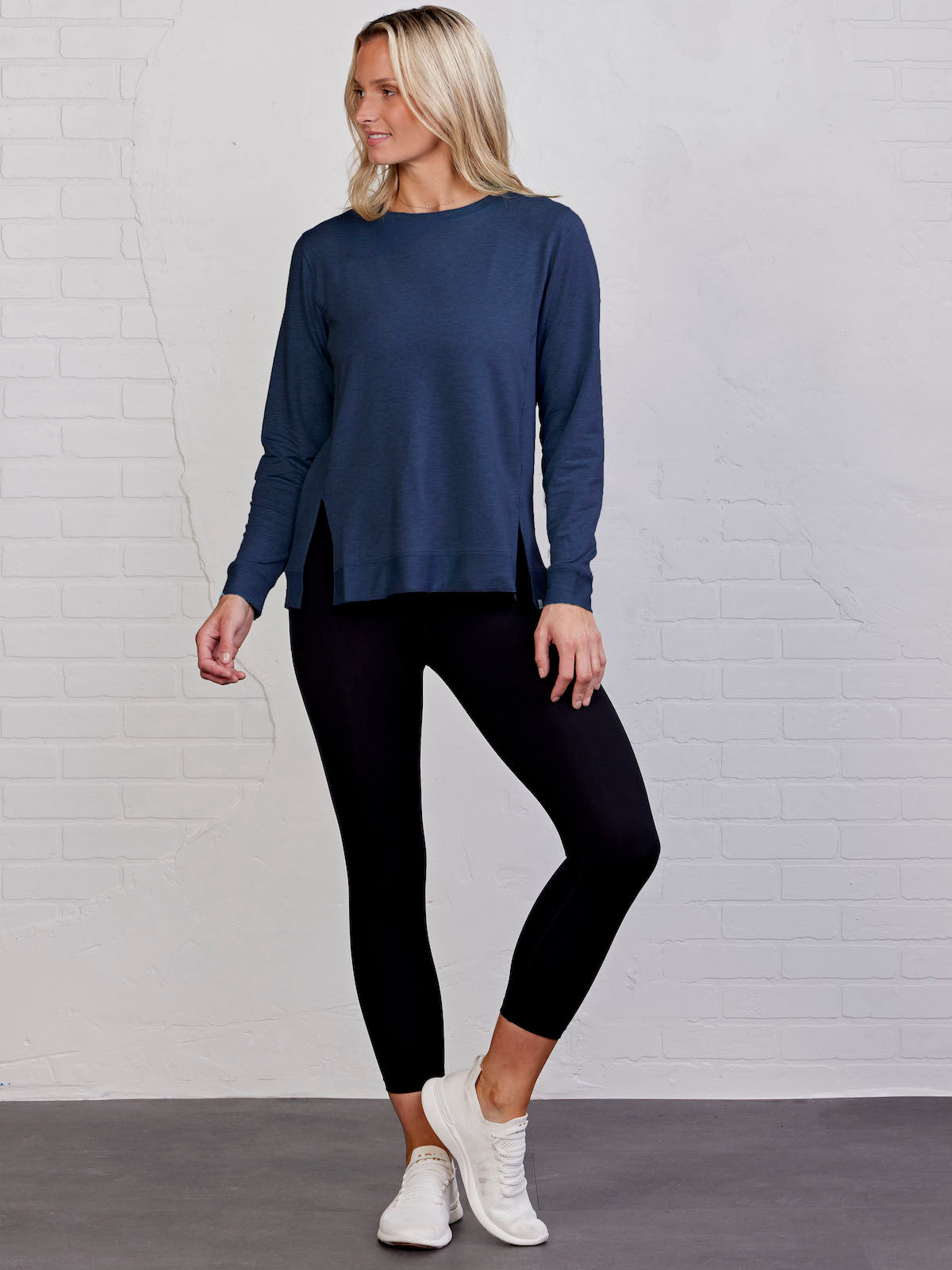 Riverwalk Sweatshirt 2.0 - tasc Performance (ClassicNavyHeather)