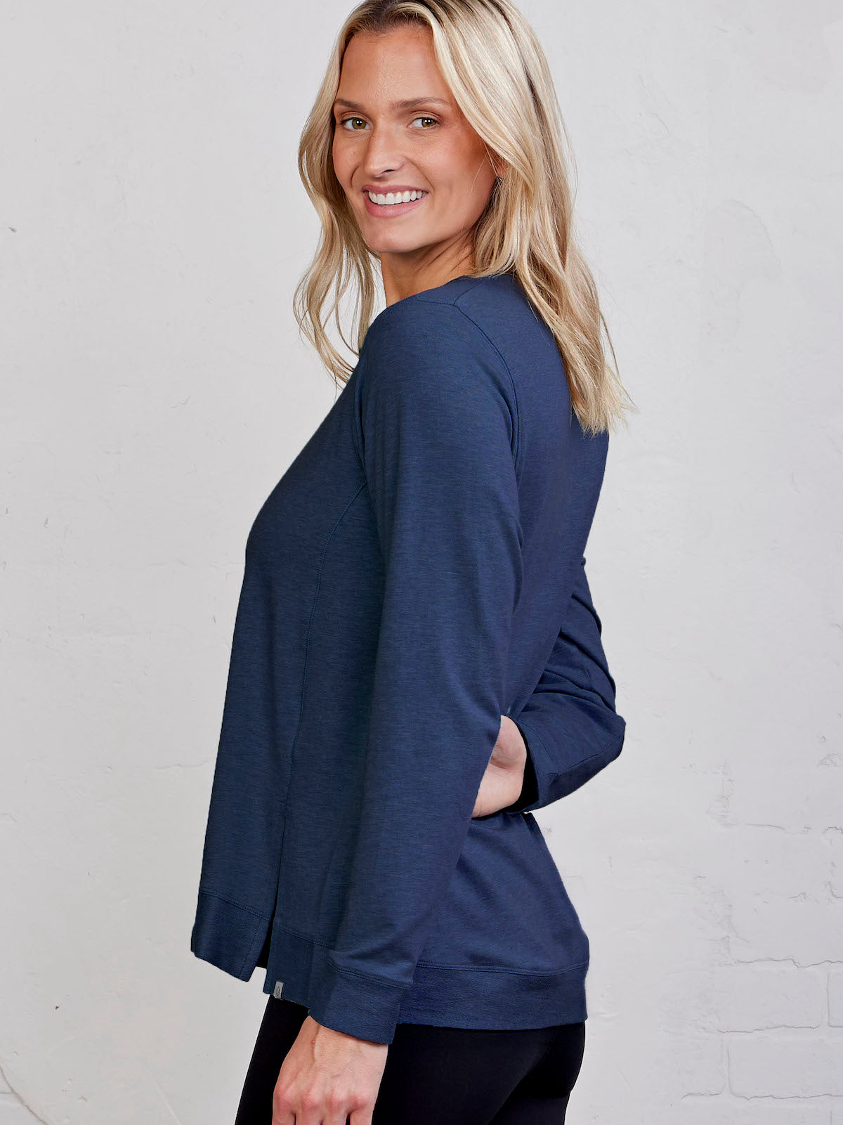 Riverwalk Sweatshirt 2.0 - tasc Performance (ClassicNavyHeather)