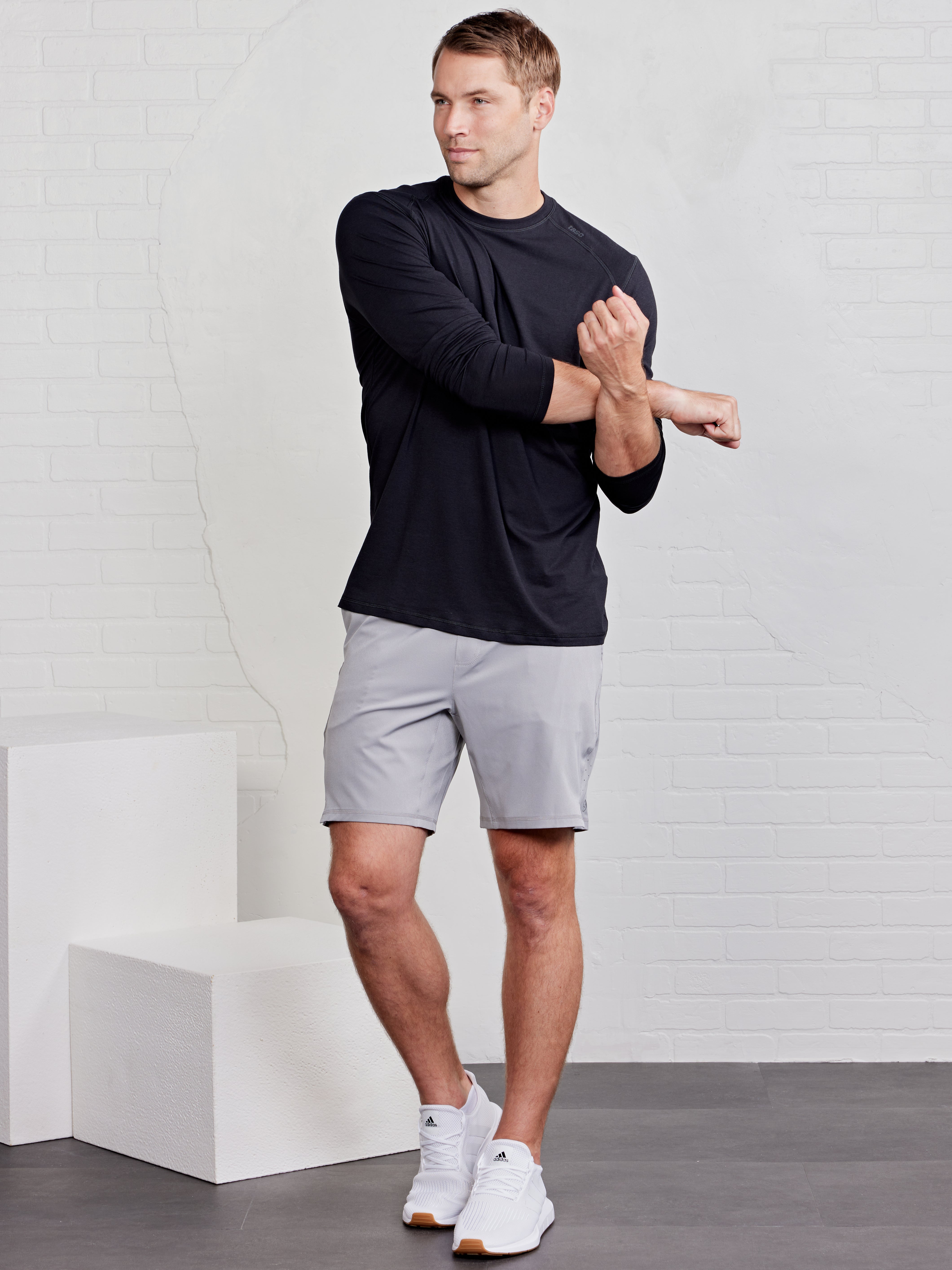 Carrollton Long Sleeve Fitness T-Shirt tasc Performance (Black)