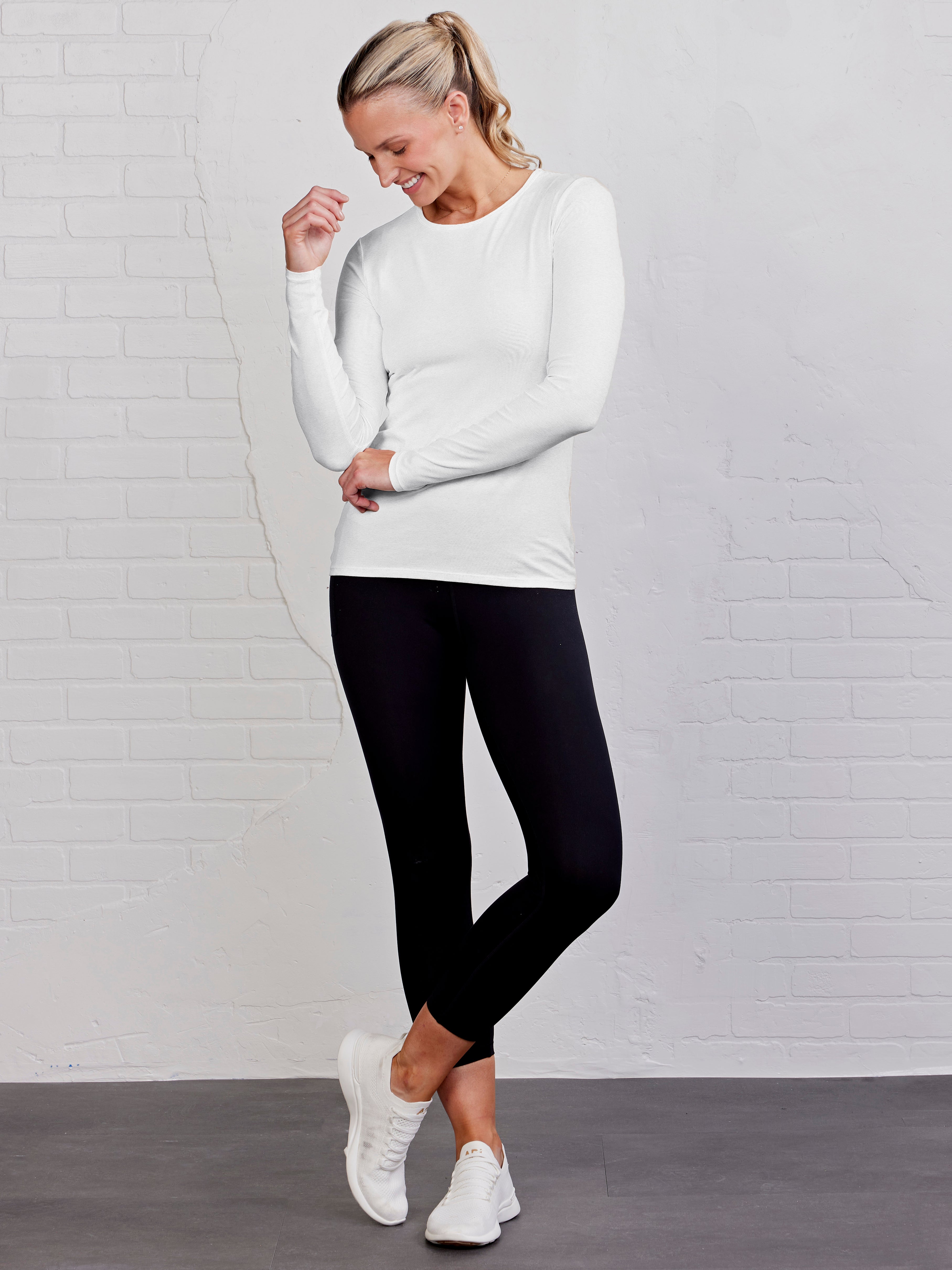 Nola crewneck long sleeve - tasc performance (White)