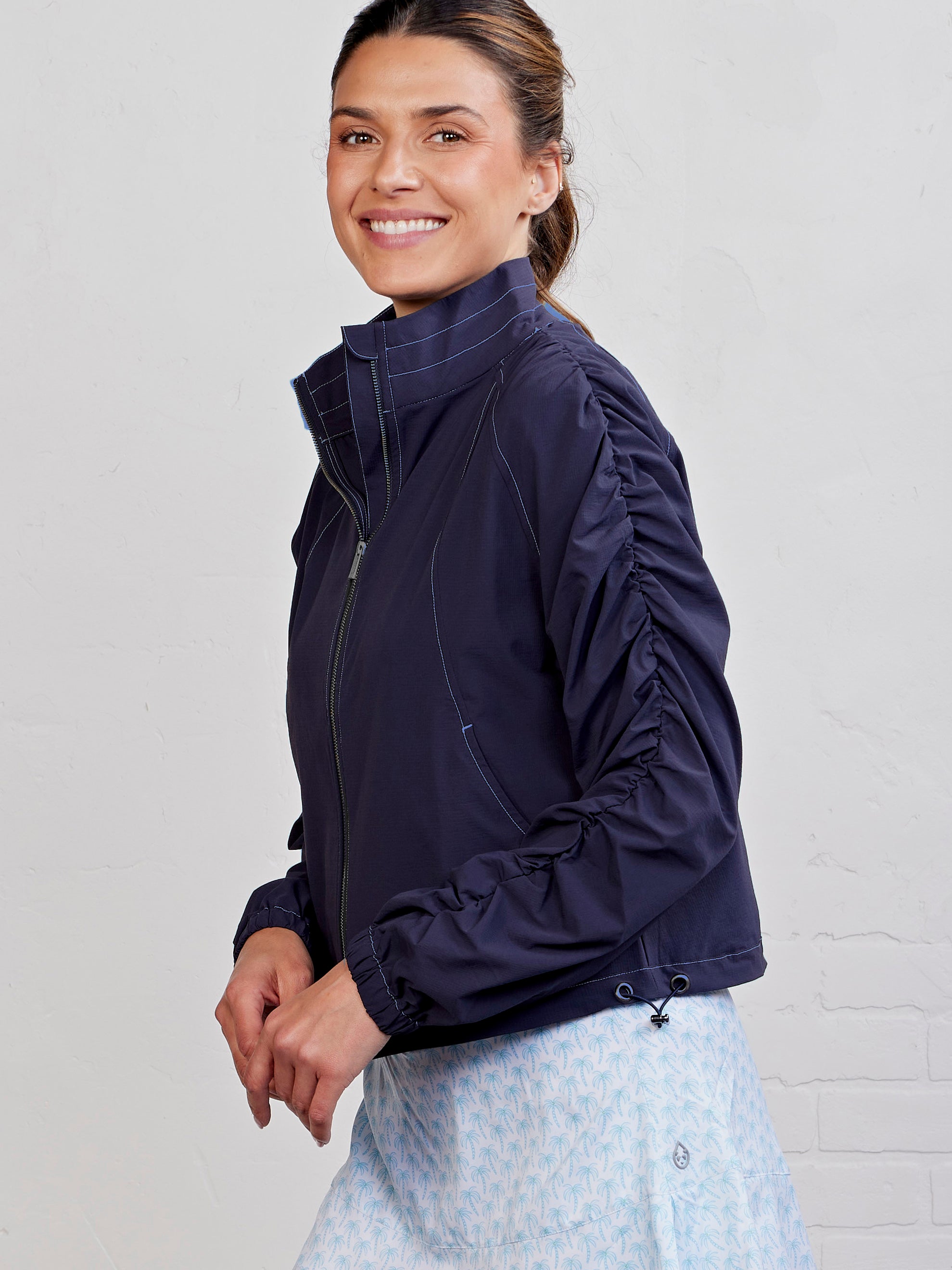 ジャケット・アウター SQUEEZED DESIGN WIND SHIRT DARK NAVY Jet Set Ruched Windbreaker Classic Navy/Tropical Blue – tasc