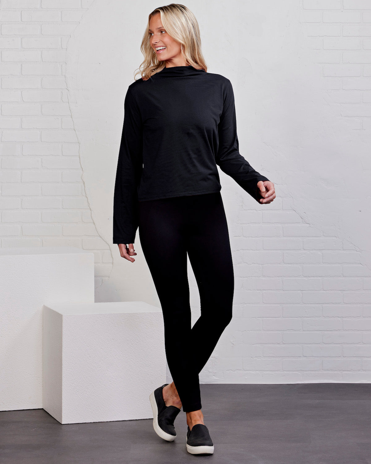 tasc performance Eversoft Cowl Neck (Black)