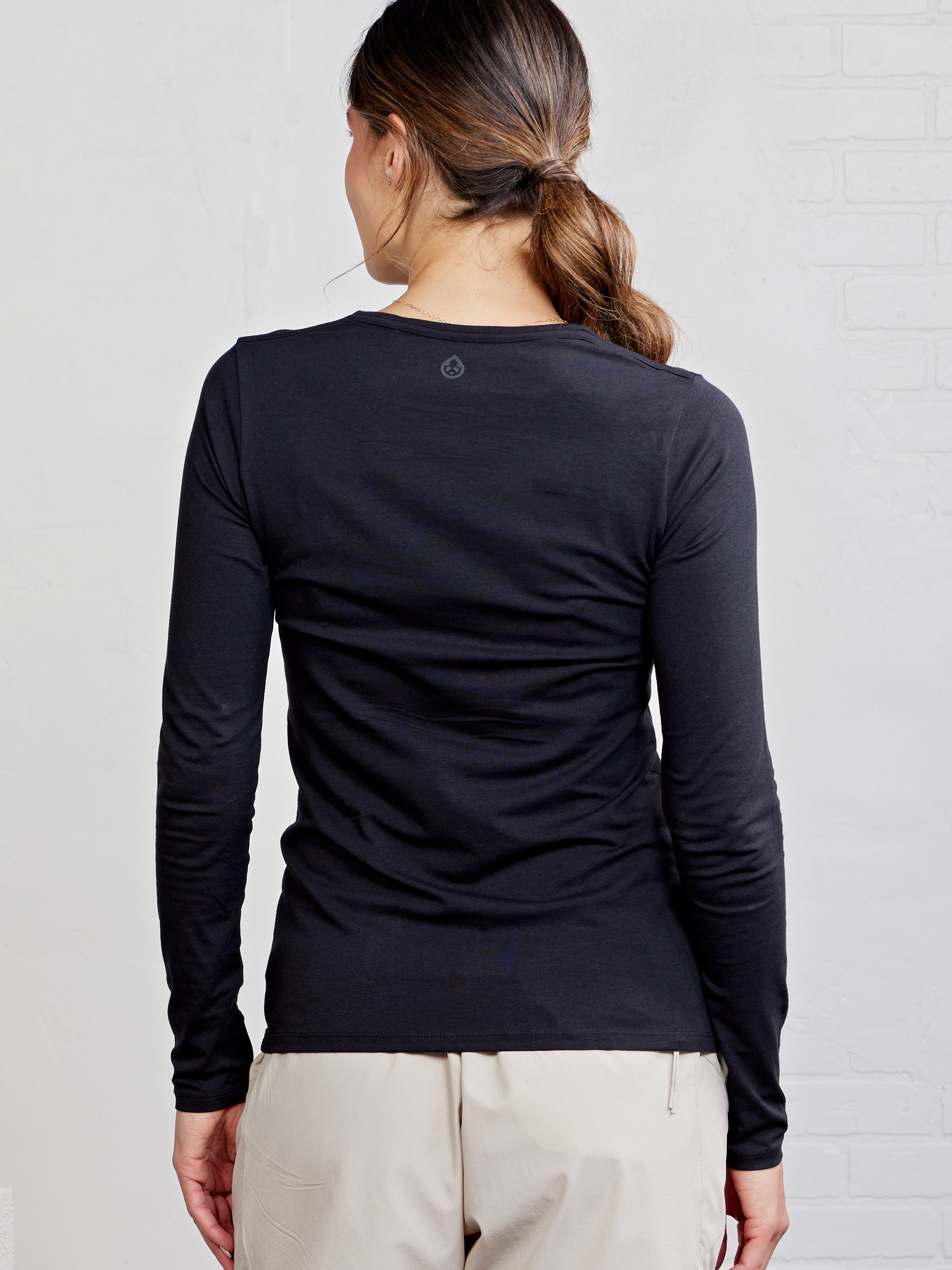 Nola crewneck long sleeve - tasc performance (Black)