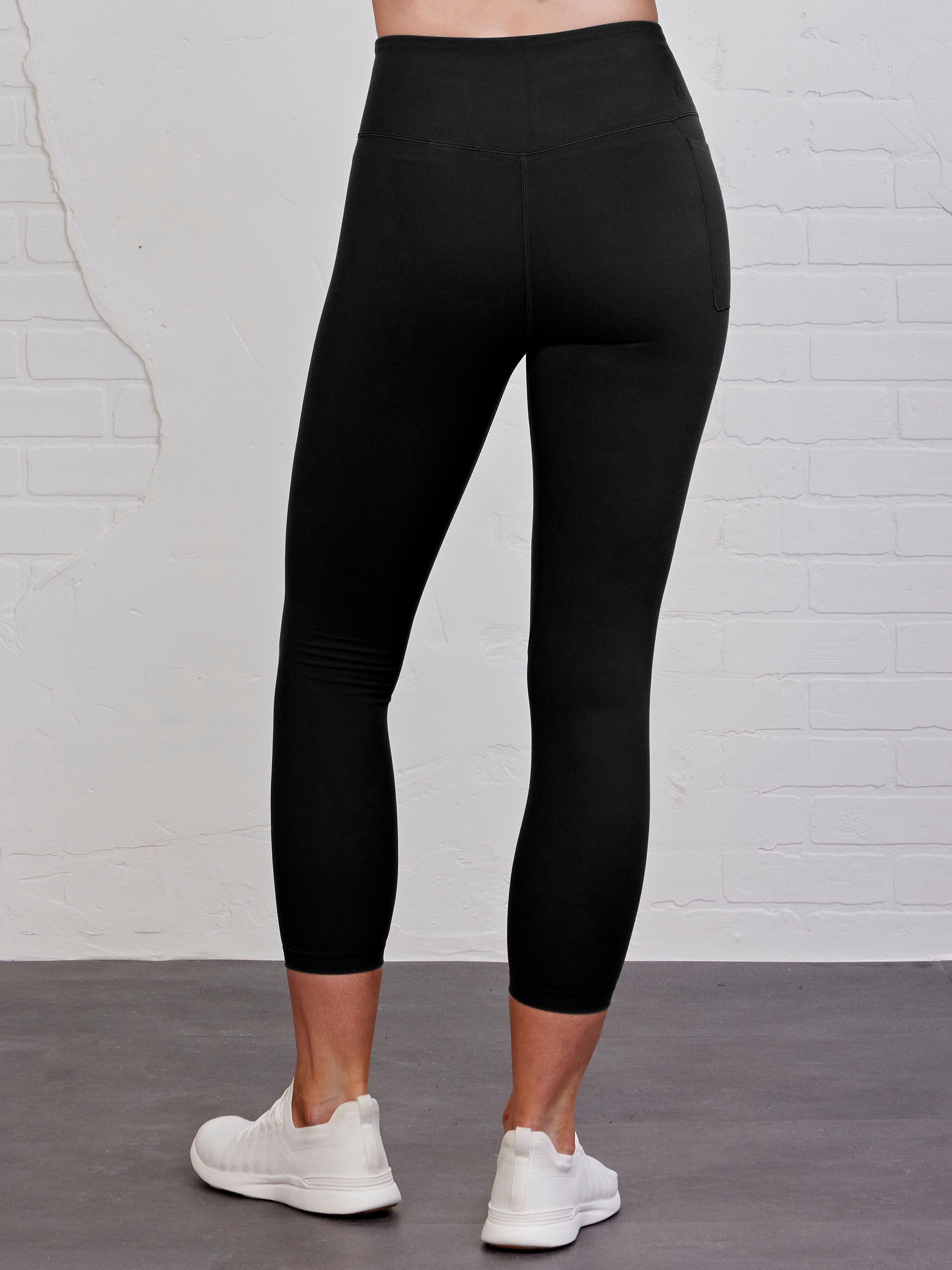 Sculptive Pocket 7/8 Legging Set- Black - tasc Performance (Black)