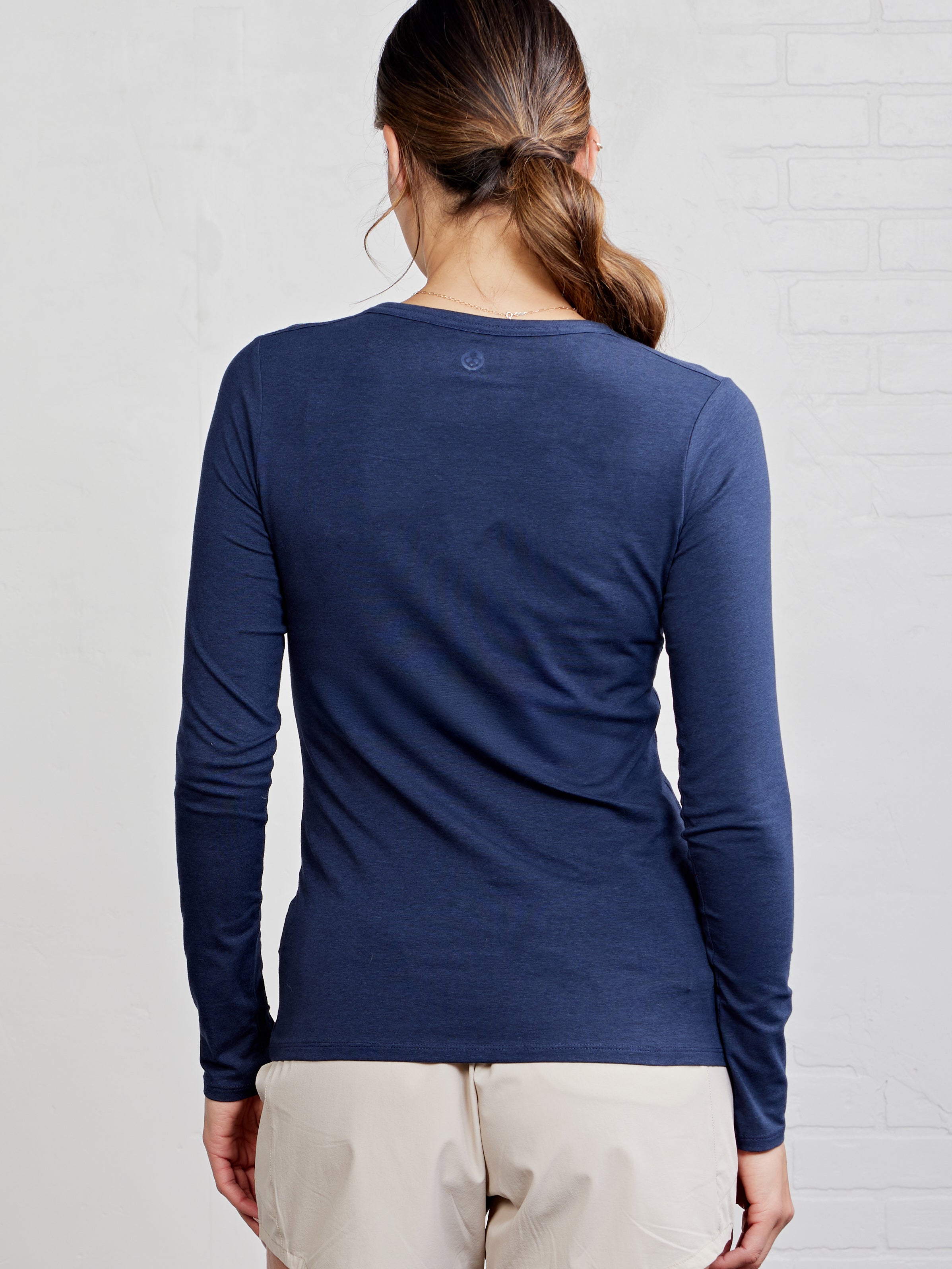 Nola crewneck long sleeve - tasc performance (ClassicNavy)