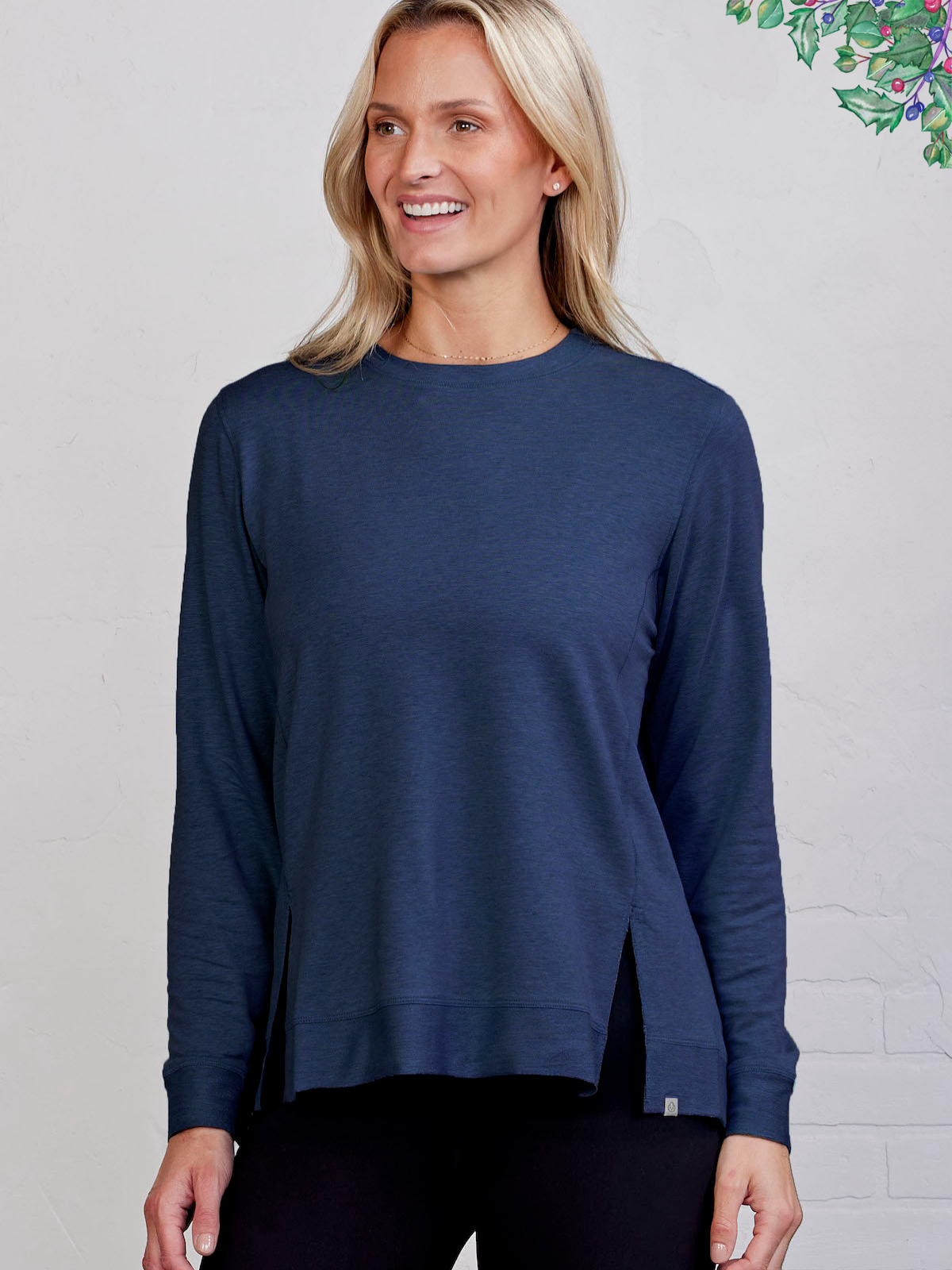 Riverwalk Sweatshirt 2.0 - tasc Performance (ClassicNavyHeather)