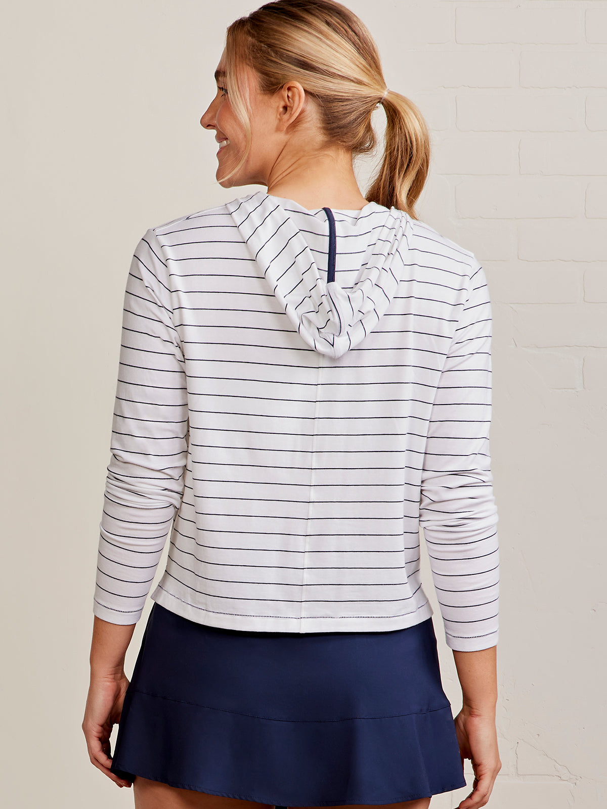 Boardwalk Pocket Hoodie - tasc Performance (White/ClassicNavy)