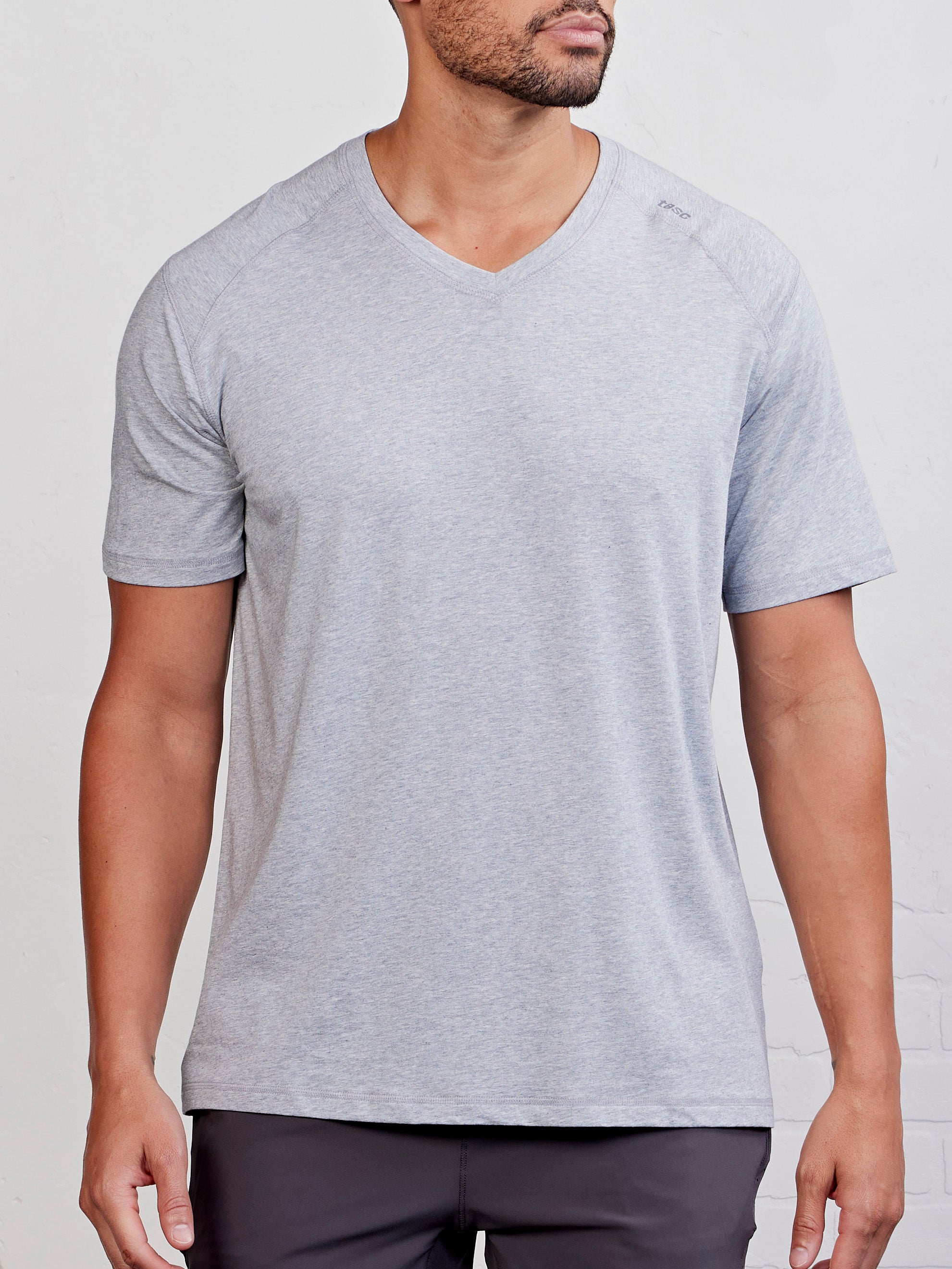 Carrollton Fitness V-Neck T-Shirt – tasc Performance