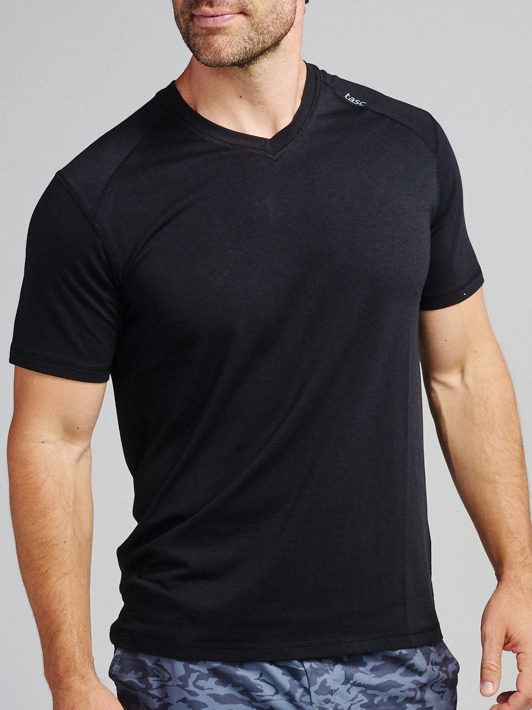 Carrollton Fitness V-Neck T-Shirt – tasc Performance