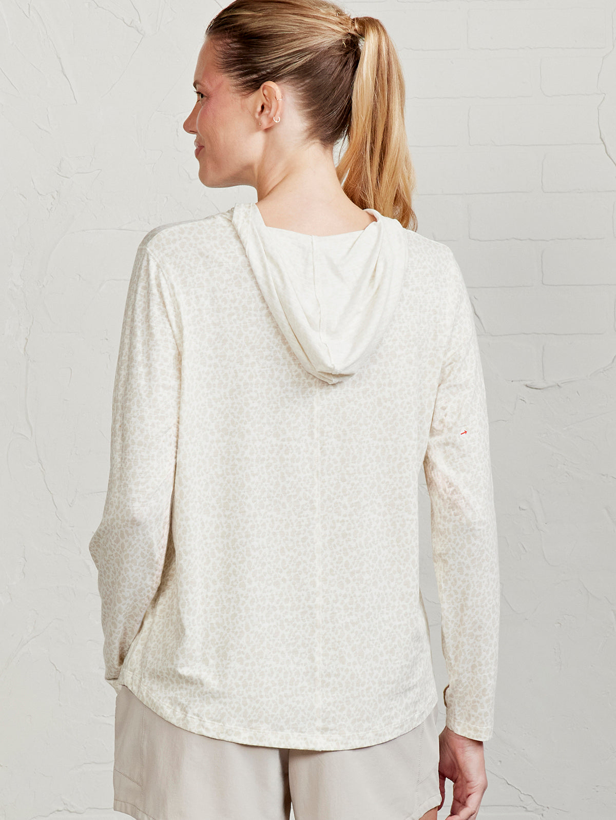 Recess Lightweight Hoodie - tasc Performance (CoconutLeopard)