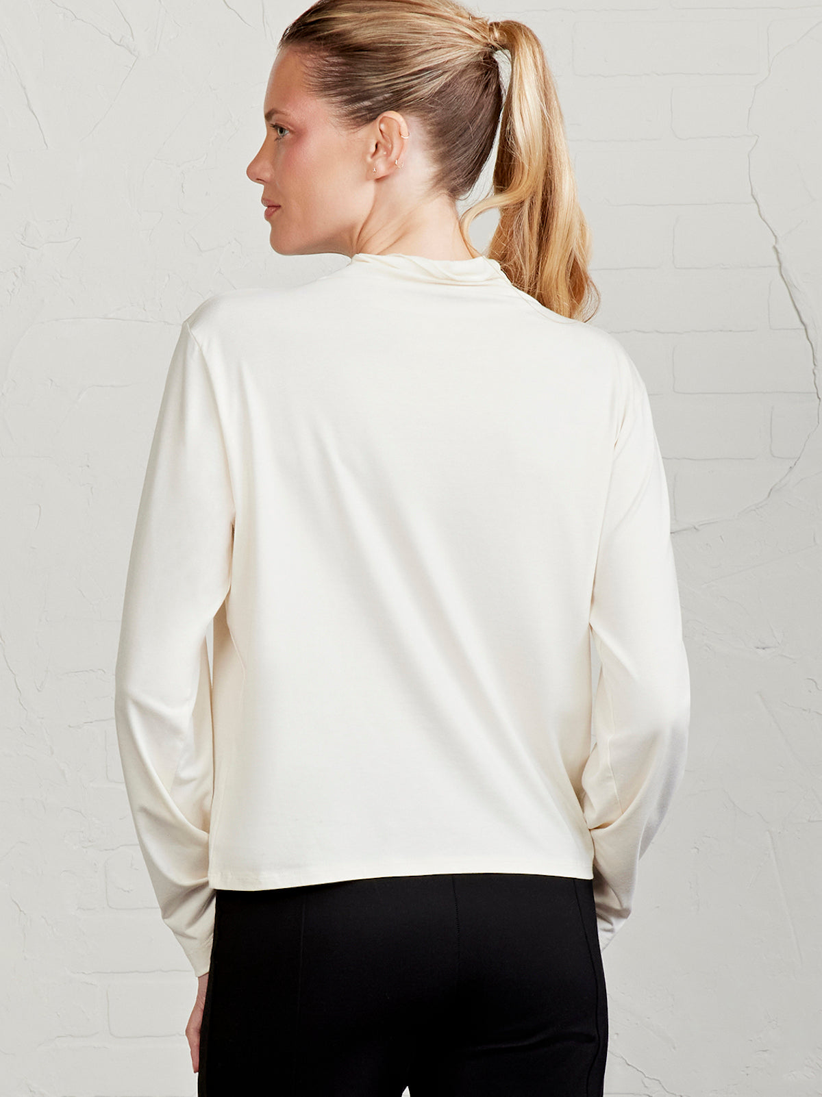 Eversoft Relaxed Long Sleeve Cowl - tasc Performance (Coconut)