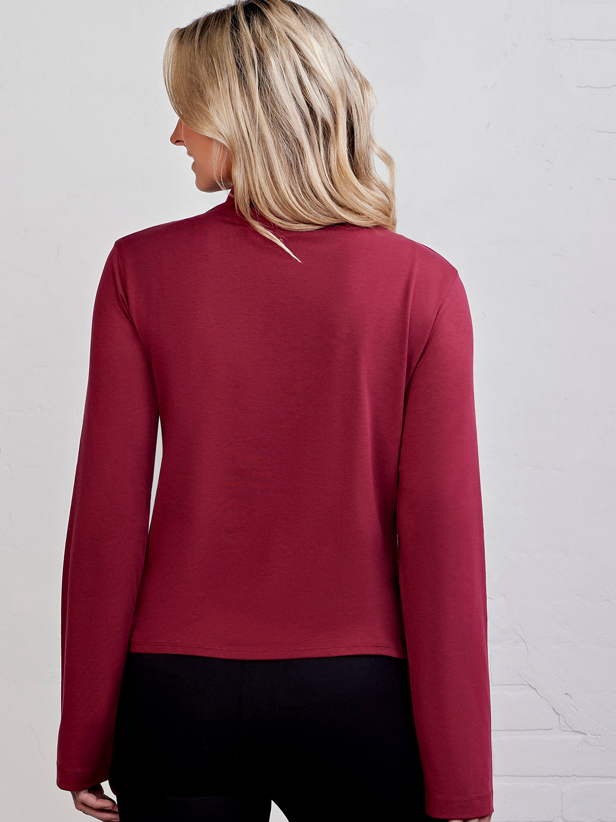 Eversoft Relaxed Long Sleeve Cowl - tasc Performance (Cherrywood)