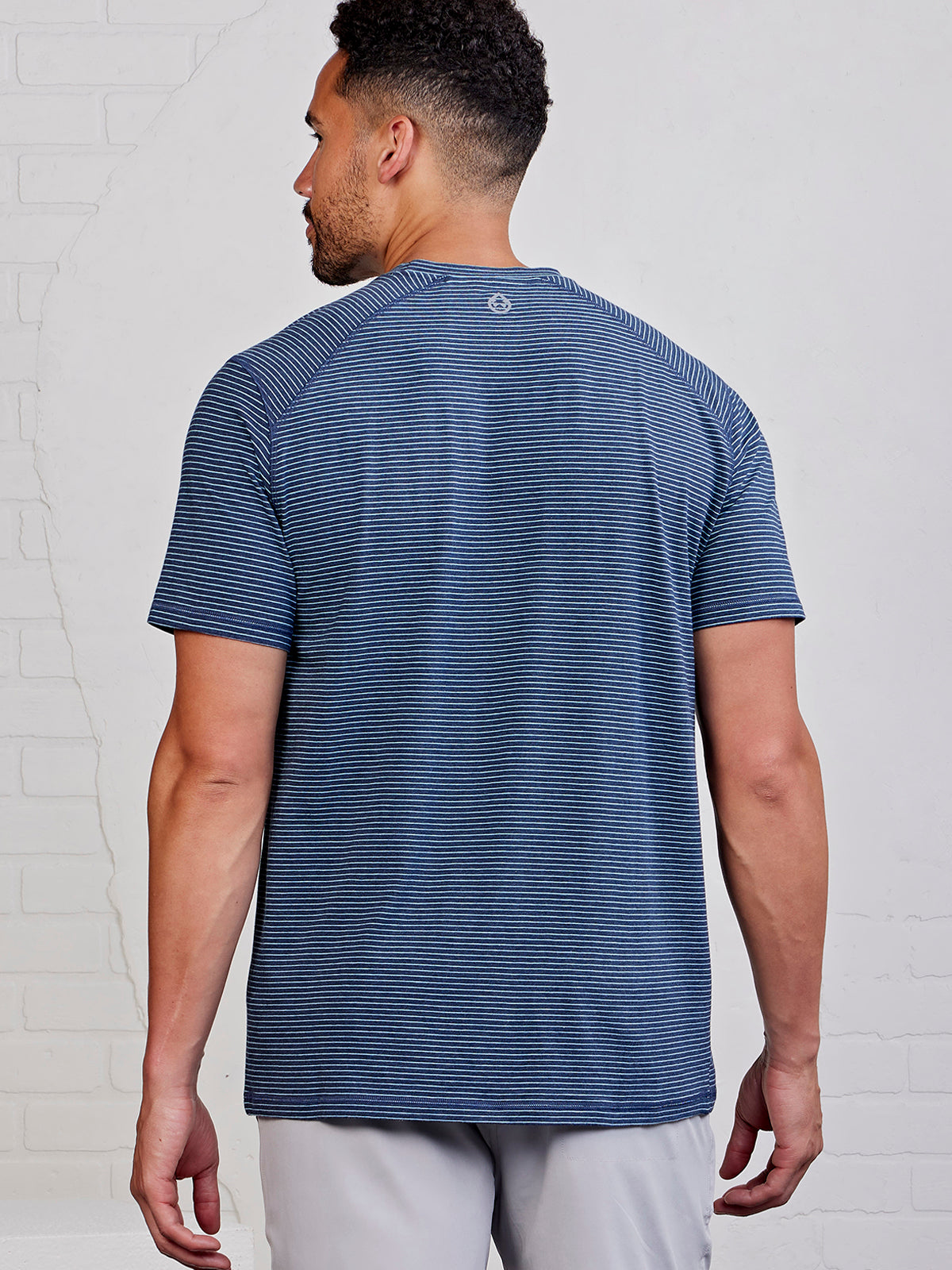 Carrollton Fitness T-Shirt - Mini Stripe - tasc Performance (ClassicNavyHeather/TropicalBlue)