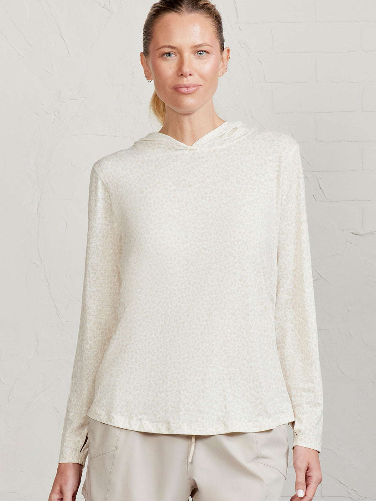 Recess Lightweight Hoodie - tasc Performance (CoconutLeopard)