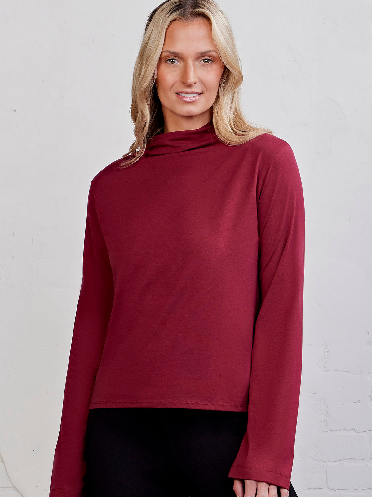 Eversoft Relaxed Long Sleeve Cowl - tasc Performance (Cherrywood)