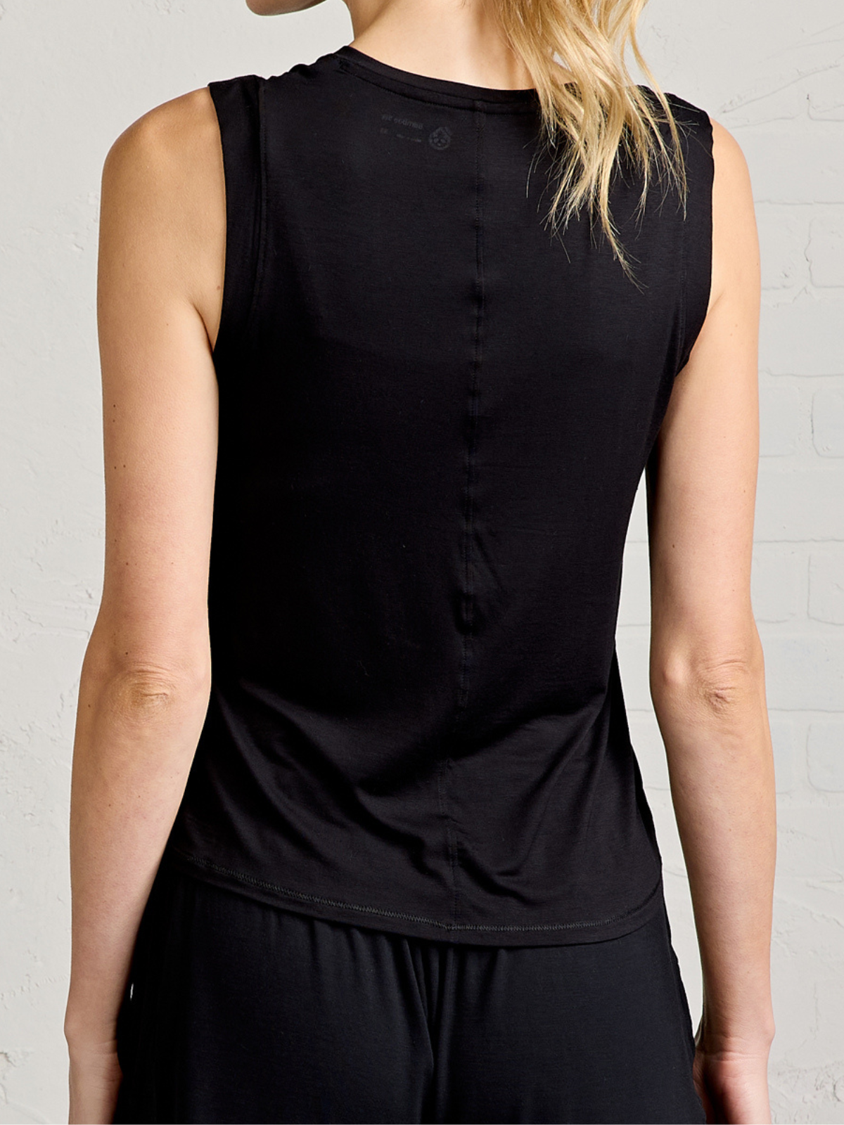 Bamboo Silk V-Neck - tasc Performance (Black)
