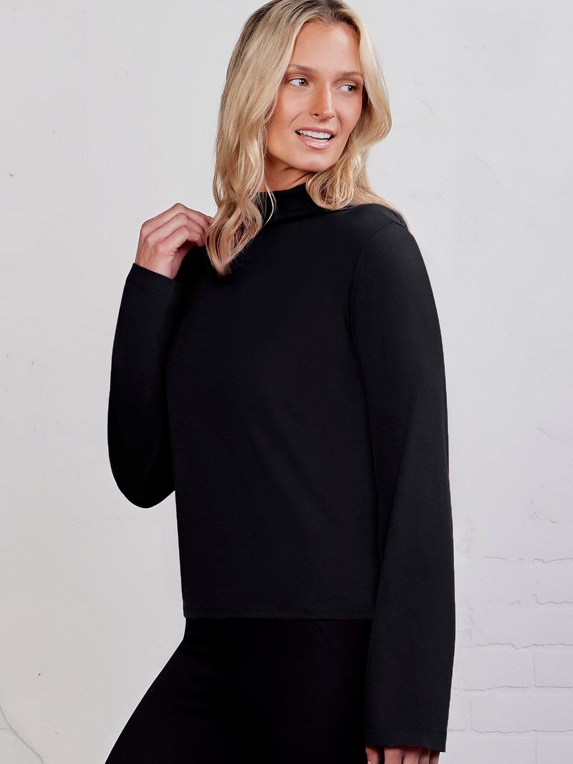 tasc performance Eversoft Cowl Neck (Black)