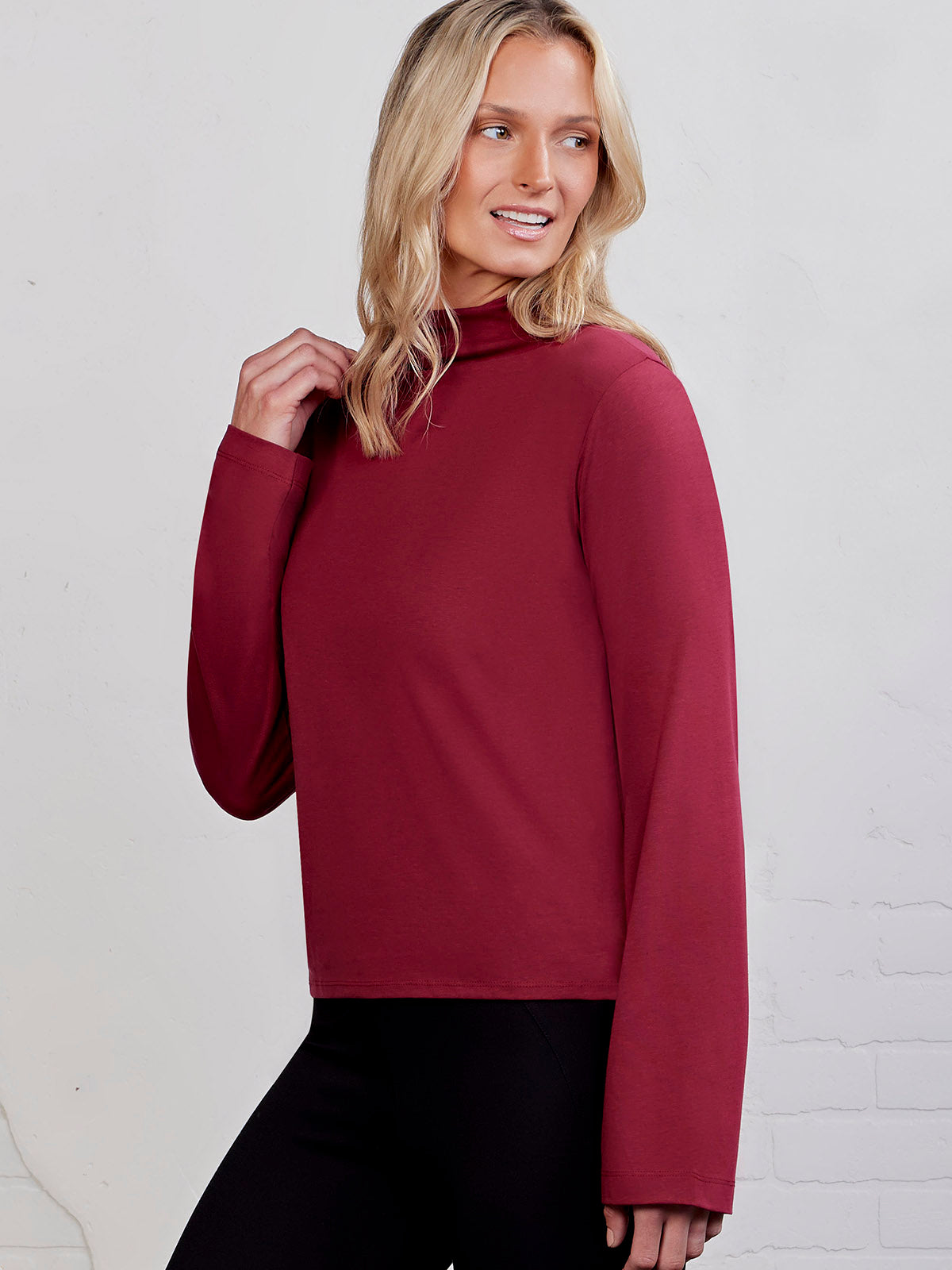 Eversoft Relaxed Long Sleeve Cowl - tasc Performance (Cherrywood)